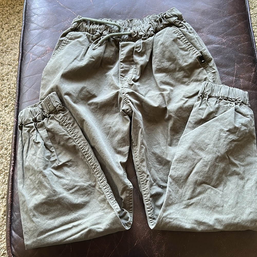 Excellent condition olive pill on pants